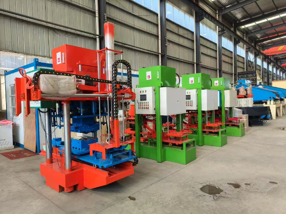 The scene of a Kazakhstan customer purchasing the brick-making machine from Yinhai Mine